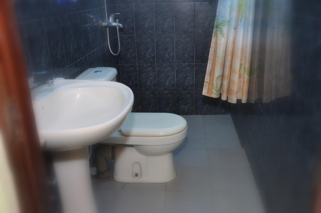Blumarine Guest House Негомбо Номер фото