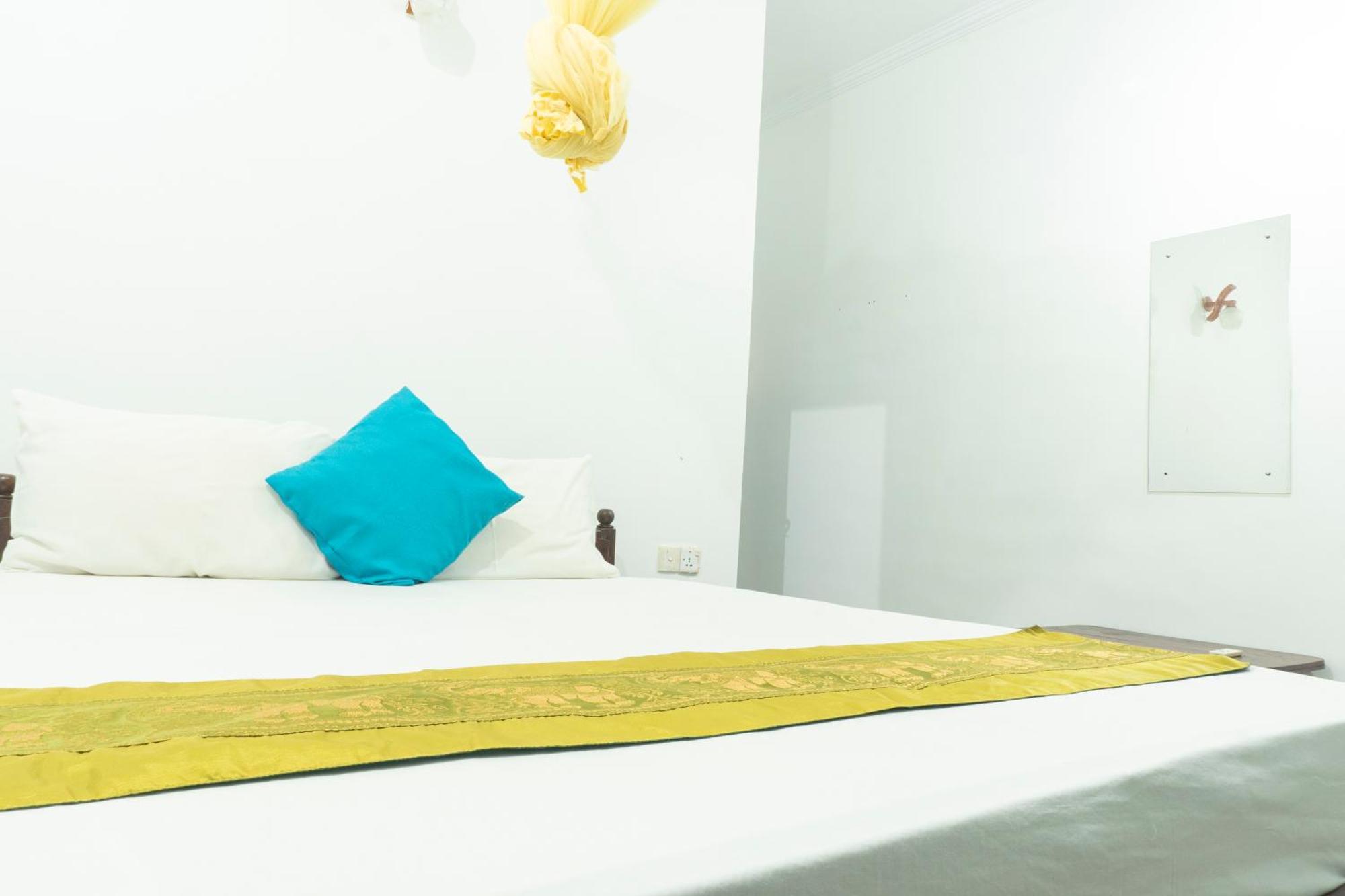 Blumarine Guest House Негомбо Екстер'єр фото