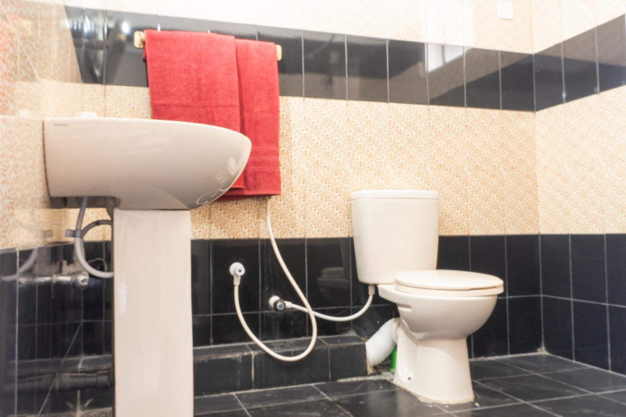 Blumarine Guest House Негомбо Екстер'єр фото