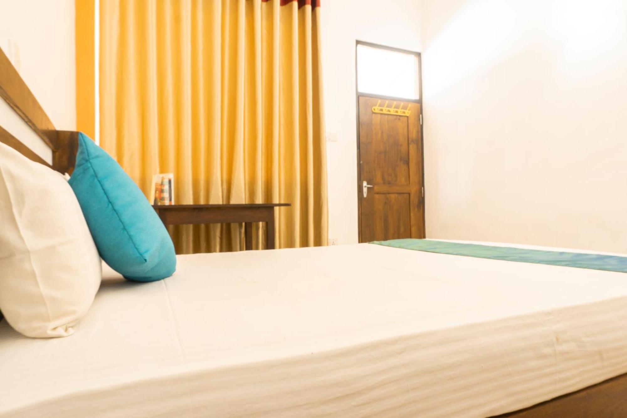 Blumarine Guest House Негомбо Екстер'єр фото