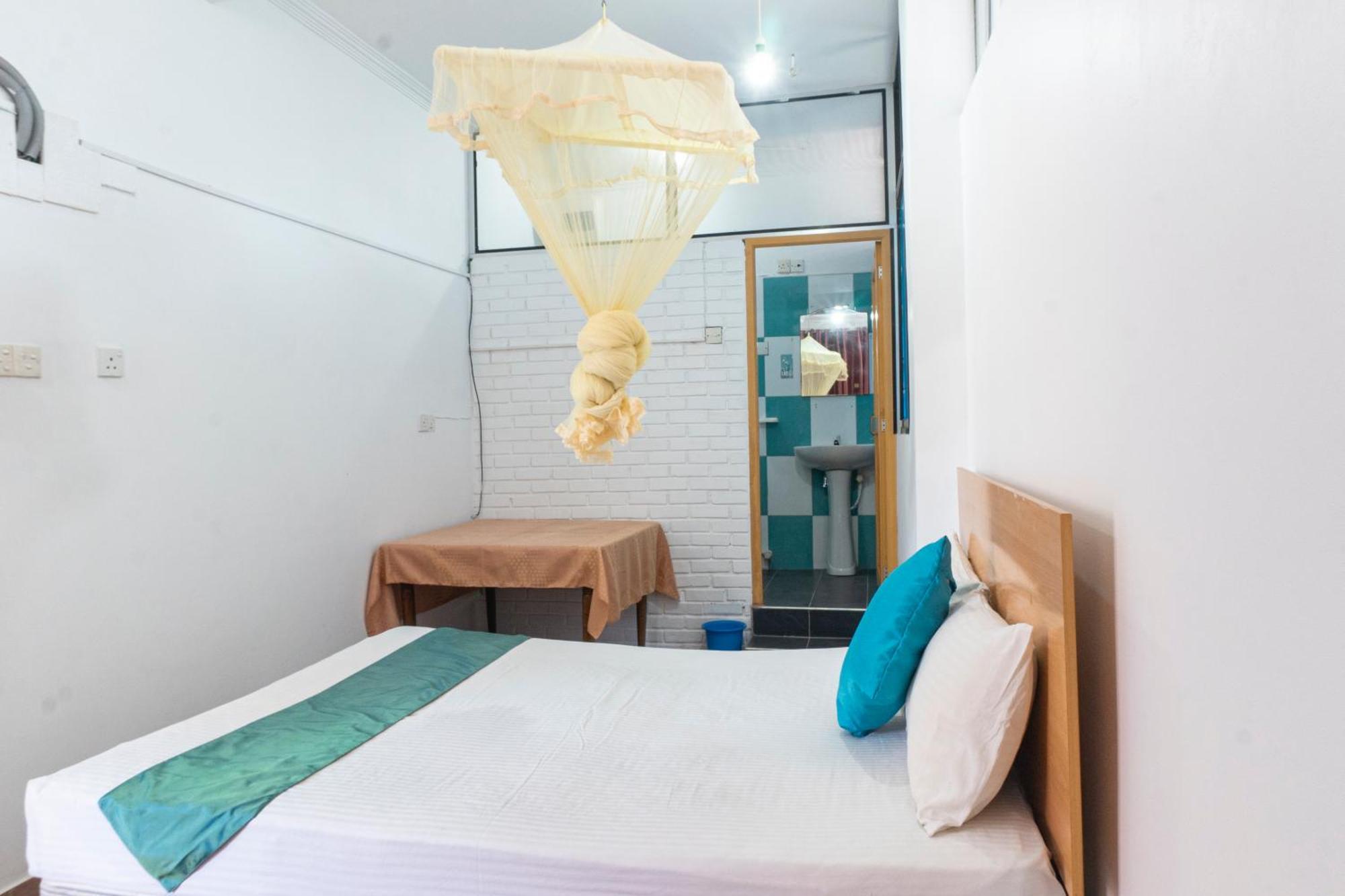 Blumarine Guest House Негомбо Екстер'єр фото