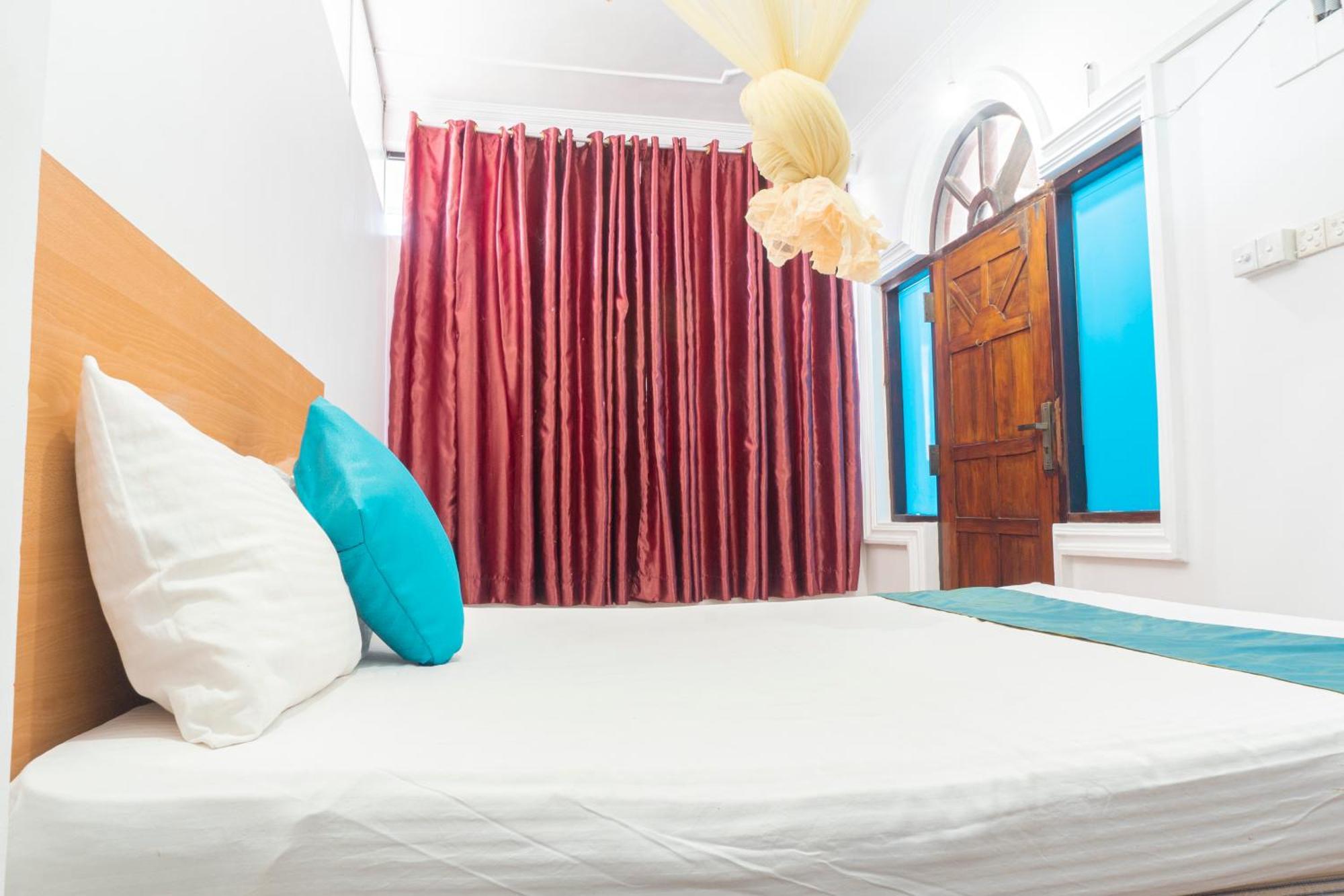 Blumarine Guest House Негомбо Екстер'єр фото