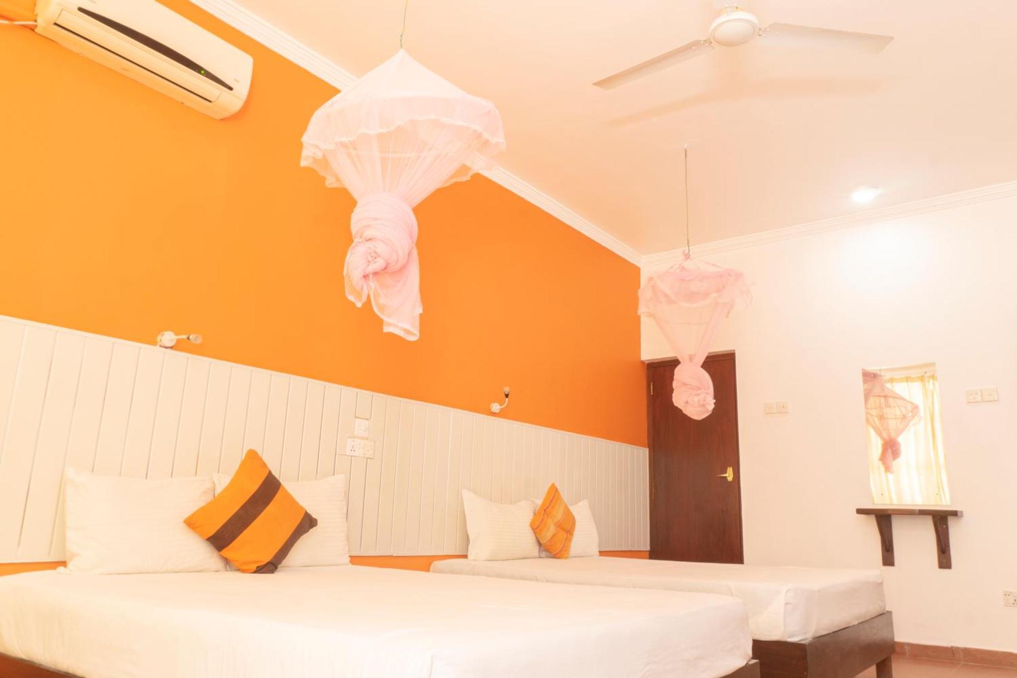 Blumarine Guest House Негомбо Номер фото