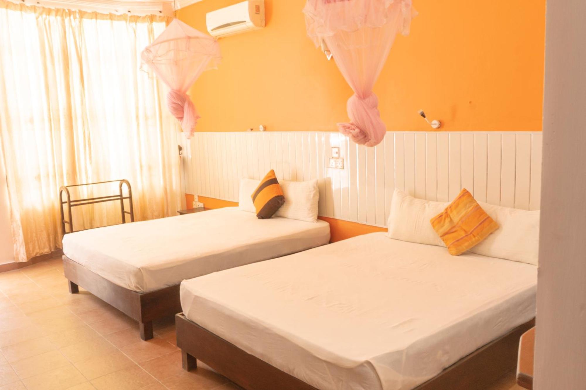 Blumarine Guest House Негомбо Екстер'єр фото