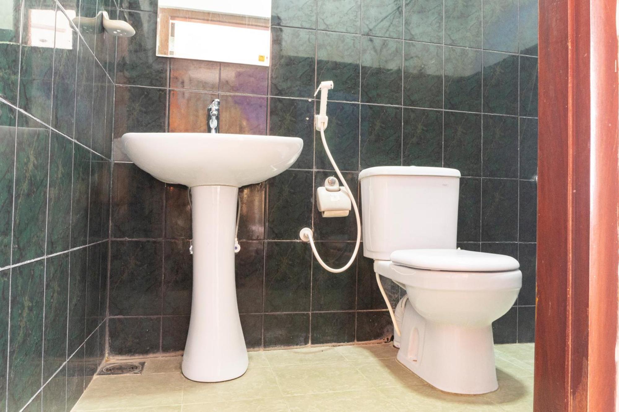 Blumarine Guest House Негомбо Екстер'єр фото