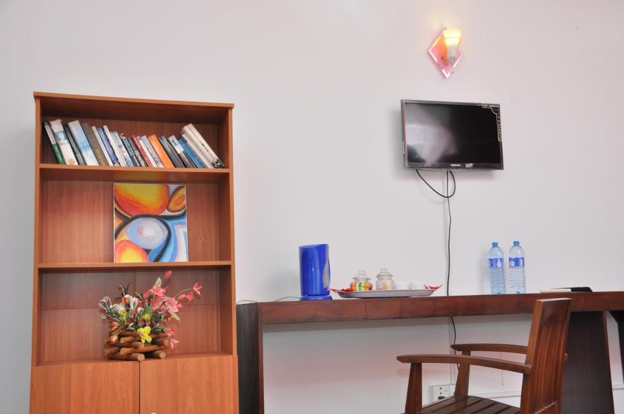 Blumarine Guest House Негомбо Екстер'єр фото